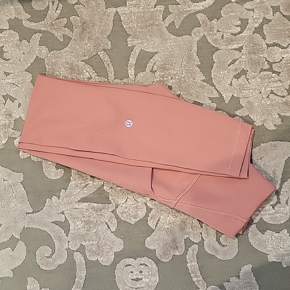Lululemon pink legging with pockets